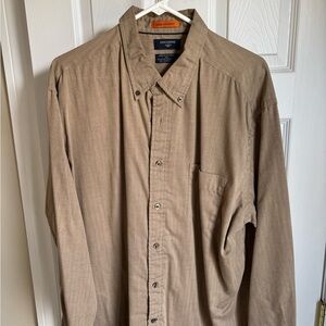 Dockers Men's Tan Herringbone Button-Up Shirt